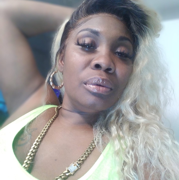 Profile Picture of Dawanna Thomas (@res09yit) on Poshmark