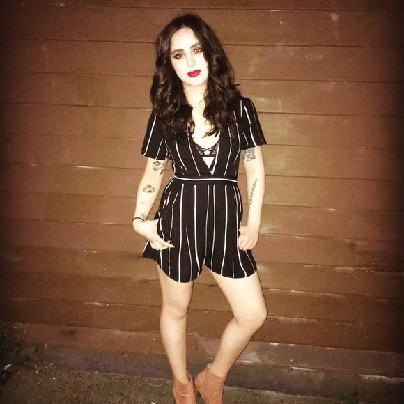 Profile Picture of Chenice Tallabas (@chenicetallabas) on Poshmark