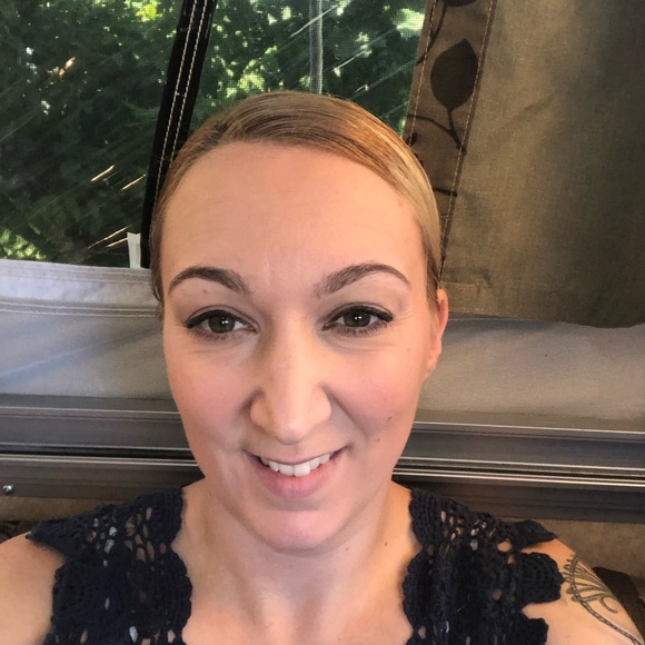 Profile Picture of Holly Martinez (@hamartinez919) on Poshmark