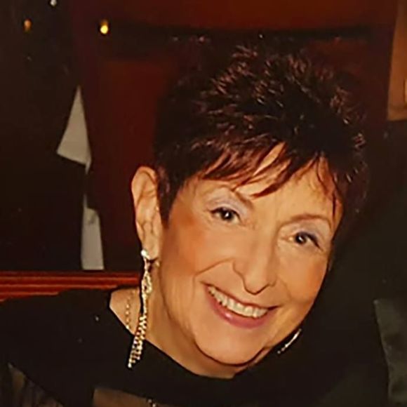 Profile Picture of Maxine Uttal (@maxuttal) on Poshmark