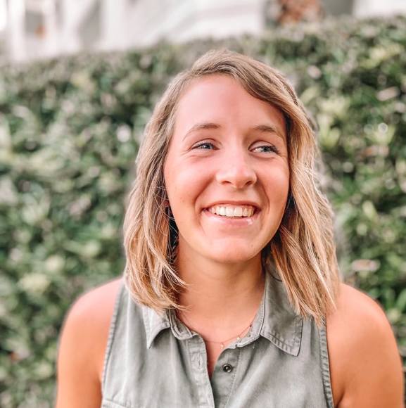 Profile Picture of Emmy Stieglitz (@eastieglitz) on Poshmark