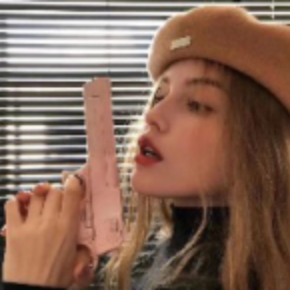 Profile Picture of Patty Joshua (@flarroque) on Poshmark