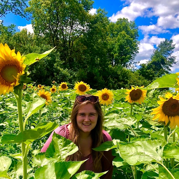 Profile Picture of Cassandra Lynn (@haascassie) on Poshmark