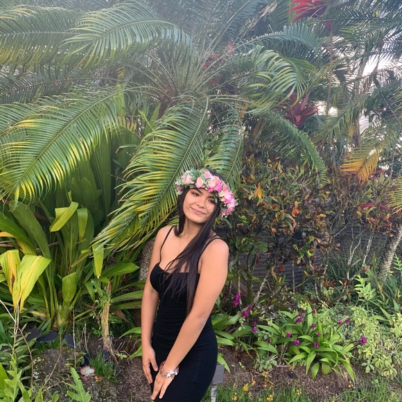 Profile Picture of Shaila Naihe-andrews (@xoshailaaa) on Poshmark