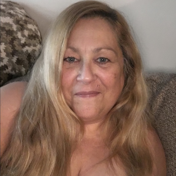 Profile Picture of Donna Craig (@dcgemin48) on Poshmark