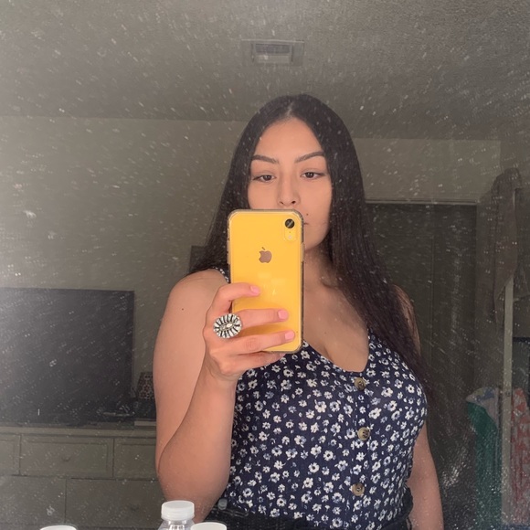 Profile Picture of Lynniah Curley (@lcurley10) on Poshmark