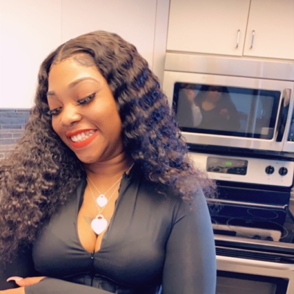 Profile Picture of Jasmine Darough (@jasminedarough) on Poshmark