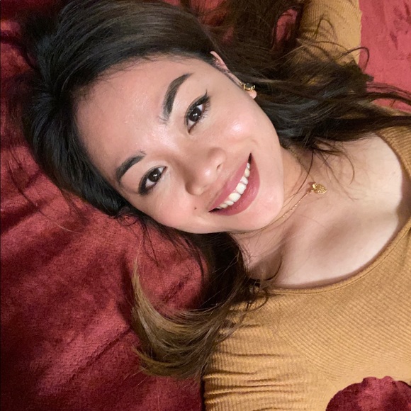 Profile Picture of Rosa Patingo (@rhoses4u) on Poshmark