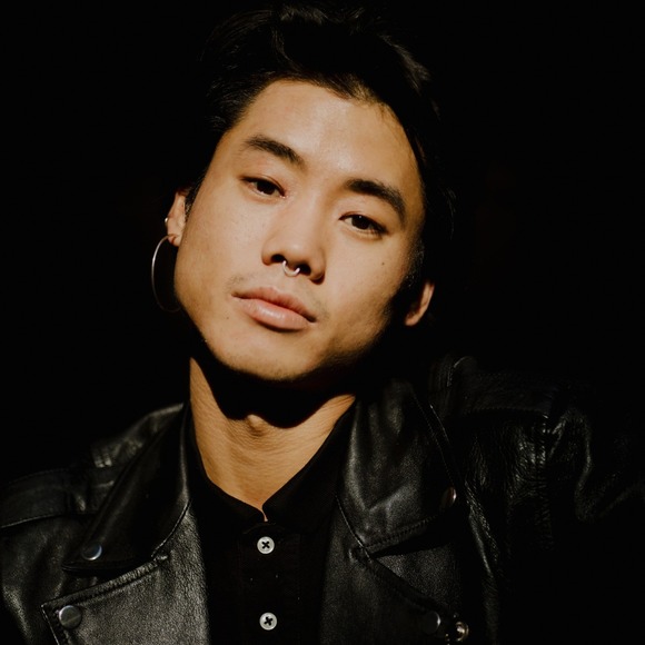 Profile Picture of Justin J wee (@jwee1510) on Poshmark