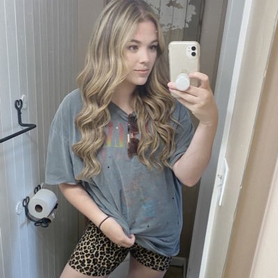 Profile Picture of Kelsey Simpkins (@km_Simpkins) on Twitter