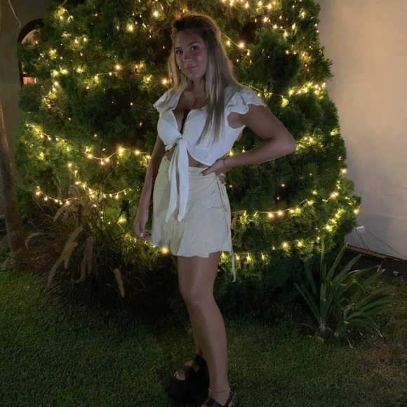 Profile Picture of Camila Clementi (@camila_clementi) on Poshmark