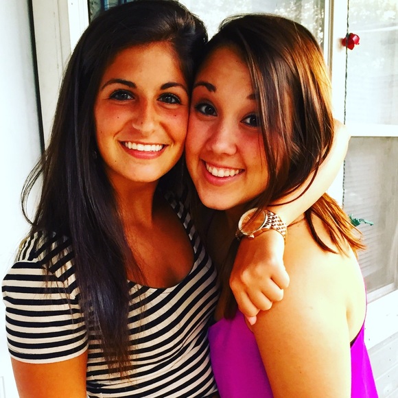 Profile Picture of Nicole Tiberio (@nicoletiberio) on Poshmark