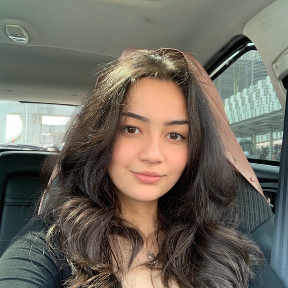 Profile Picture of Suzana Omar (@sznamrdneomr) on Poshmark