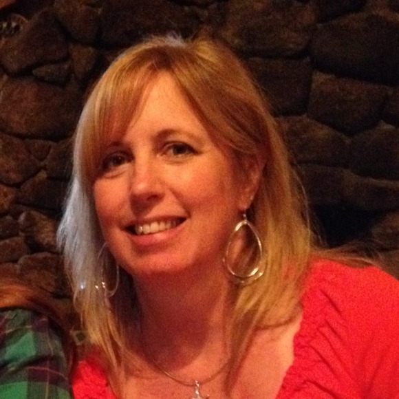 Profile Picture of Lisa Afman (@leggylis) on Poshmark