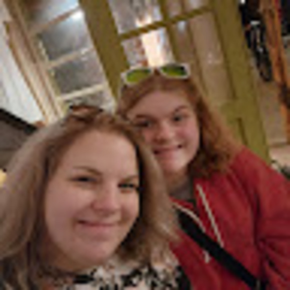 Profile Picture of Sedonah Horgen (@sedonahhorgen) on Poshmark