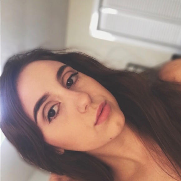 Profile Picture of Lindsey Remaley (@lindrema) on Poshmark