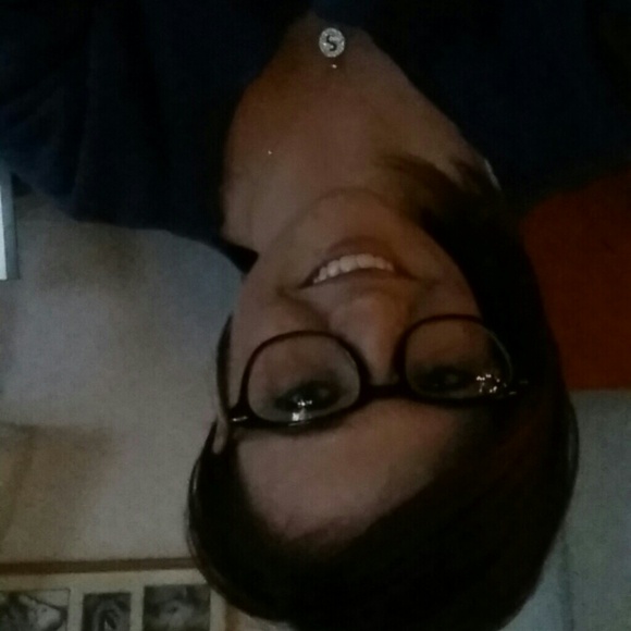 Profile Picture of Sheena Burdette (@sheenaburd) on Poshmark