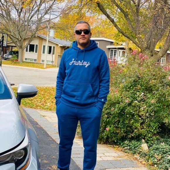 Profile Picture of Sam Hoseinzadeh (@samhoseinzadeh) on Poshmark