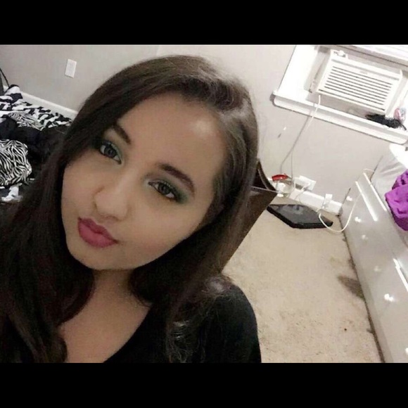 Profile Picture of Noor Al (@noor_alll) on Poshmark