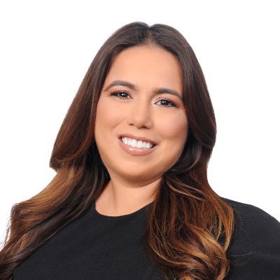 Profile Picture of Luz Sanchez - Douglas Elliman Miami Realtor (@LuzSellsMiami) on Twitter