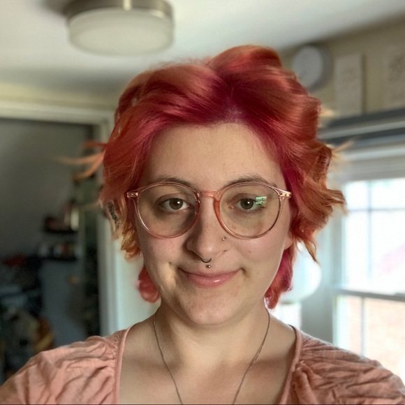 Profile Picture of Leah Consagra (@leahconsagra) on Poshmark