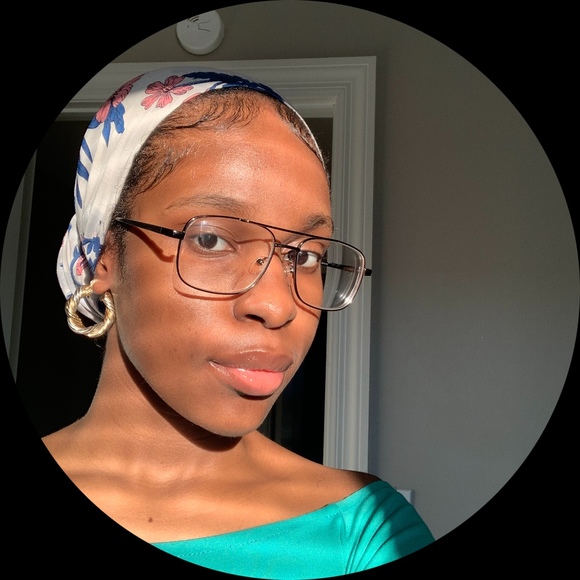 Profile Picture of Fae Fae (@faeblixy2007) on Poshmark