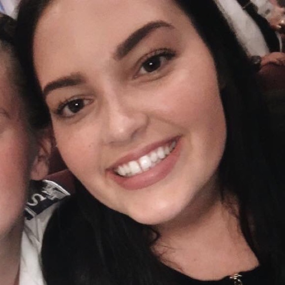 Profile Picture of Whitney Edmonds (@whitneyedmonds) on Poshmark