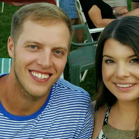 Profile Picture of Derek Wahl (@derek_w24) on Poshmark