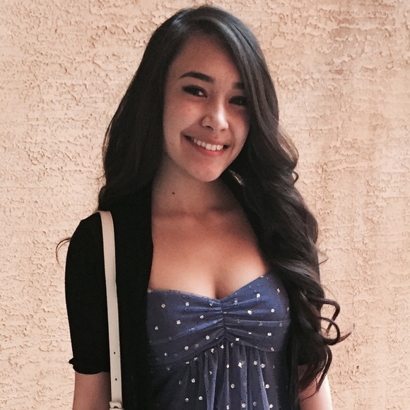 Profile Picture of Katrina Bellus (@kuhtweenuh) on Poshmark