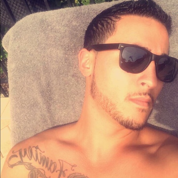 Profile Picture of Scott Martinez (@sdont21) on Poshmark