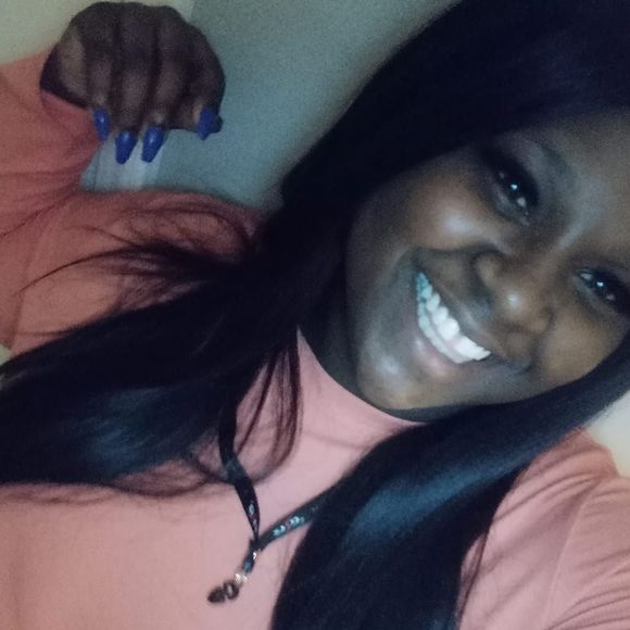 Profile Picture of Avondraía lízeth Jrab (@shavondra19) on Poshmark