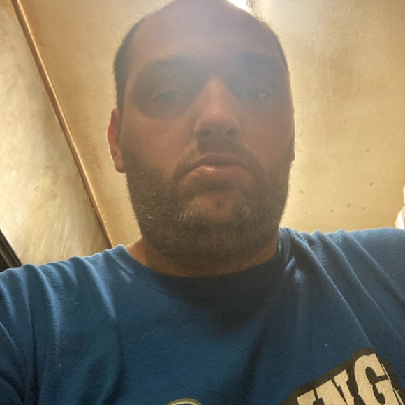 Profile Picture of Robert Hurtado (@robertgalo18) on Poshmark