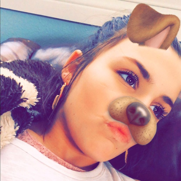 Profile Picture of Jadin Malakowsky (@jadeohelms) on Poshmark