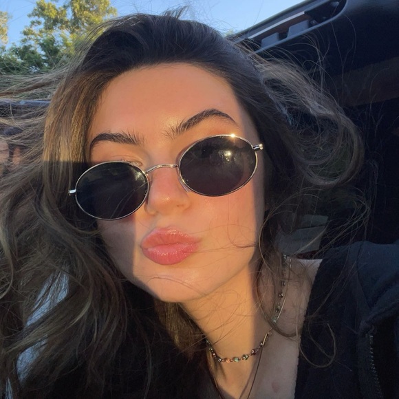 Profile Picture of Annaliese Koutsakis (@aok101) on Poshmark