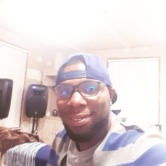 Profile Picture of Andre Salter (@salt3035) on Poshmark