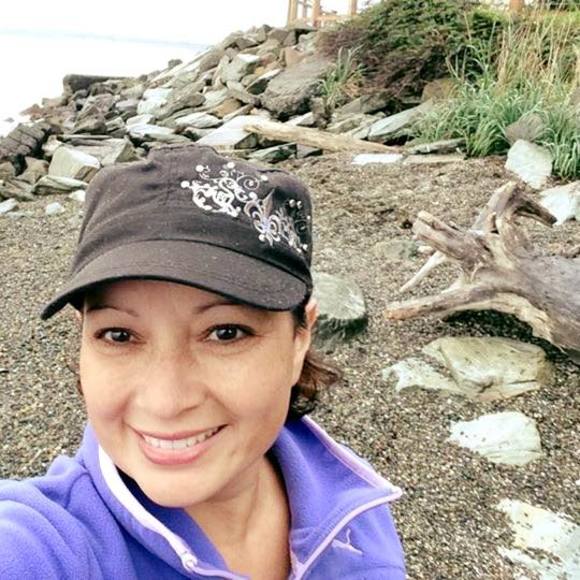 Profile Picture of Lydia Byergo (@lpoves) on Poshmark