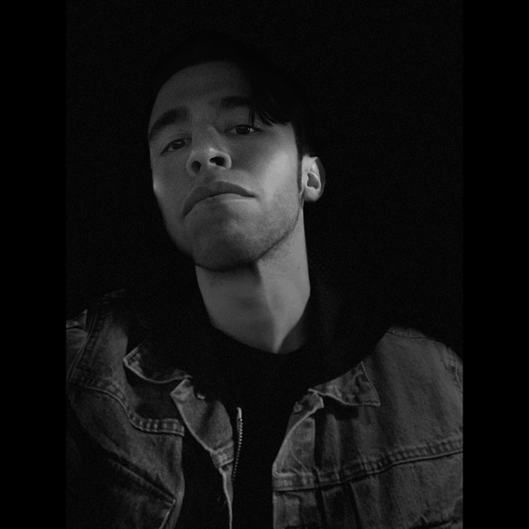 Profile Picture of Adam Olivas (@adamolivas) on Poshmark