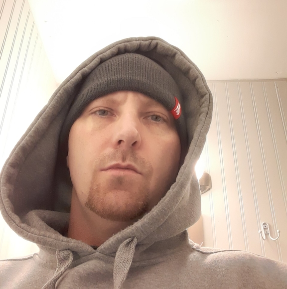 Profile Picture of Jeremy Ohnemus (@jeremyjohnemus) on Poshmark