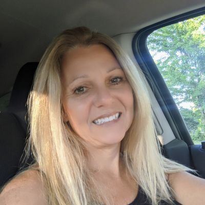 Profile Picture of Tamara Bowles (@_T4M4R4) on Twitter