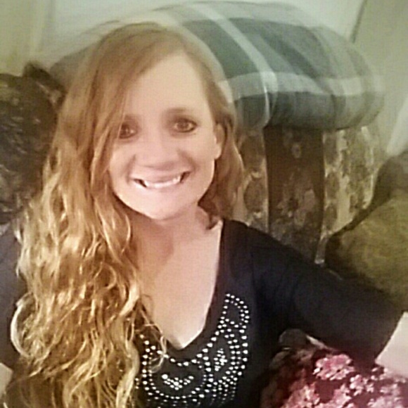 Profile Picture of Heather Friday (@heatherfriday) on Poshmark