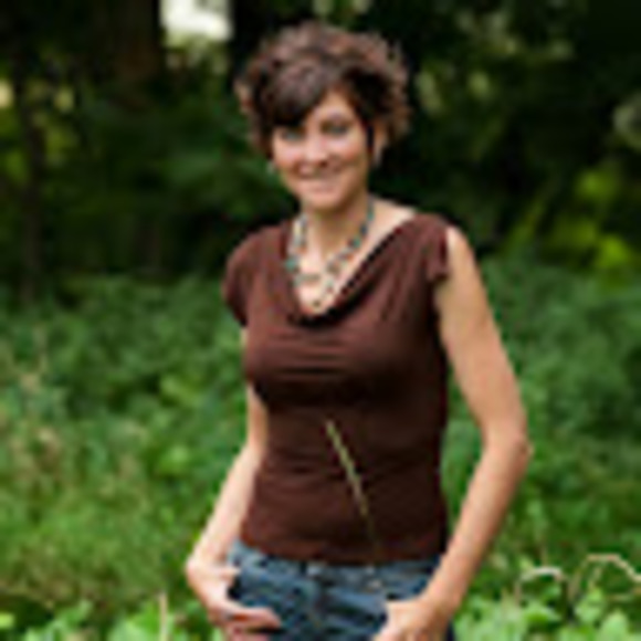 Profile Picture of Renee Hennagir (@reneejanre) on Poshmark