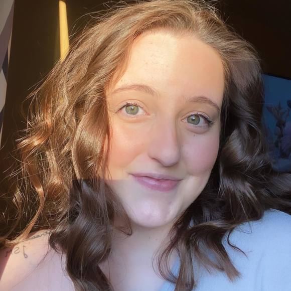 Profile Picture of Sheba Thomas (@shebakaiser) on Poshmark