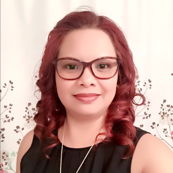 Mylne Besser - Poshmark Profile Picture of Mylne Besser (@guandoline) on Poshmark