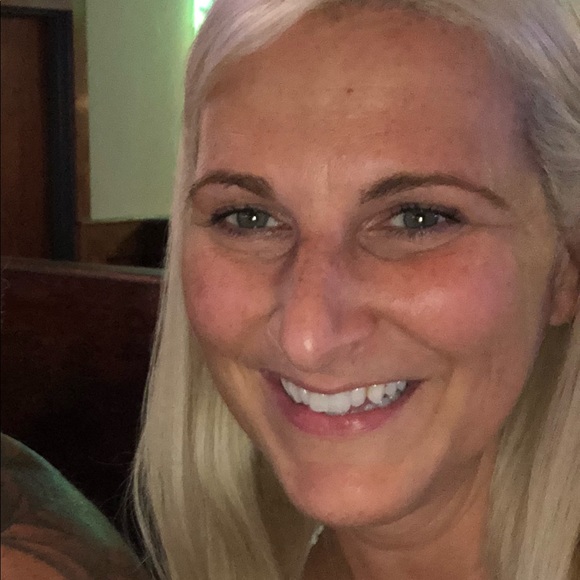 Profile Picture of Joann Busciglio (@joannb435) on Poshmark