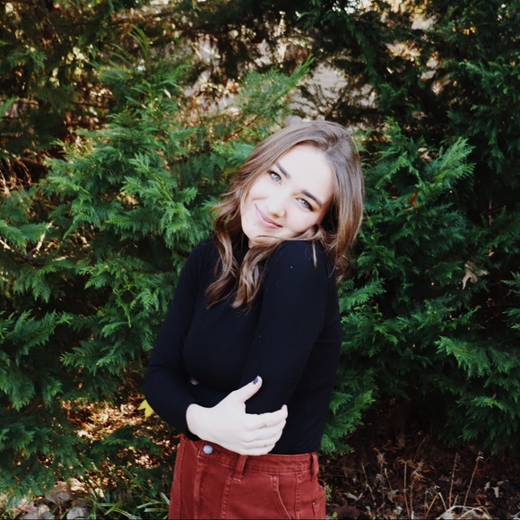 Profile Picture of Katelyn Ross (@katelynross00) on Poshmark