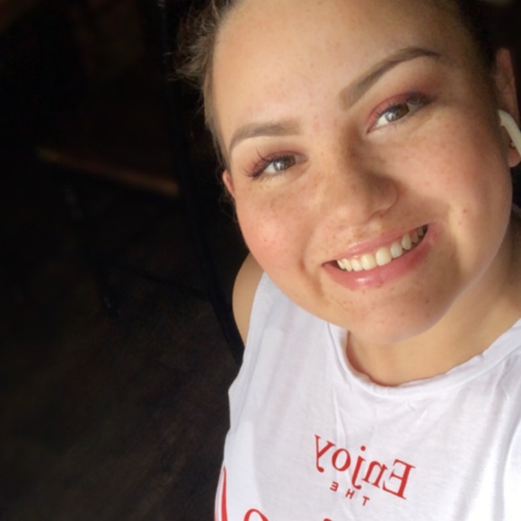 Daniela Quesadas - Poshmark Profile Picture of Daniela Quesadas (@dquesadas) on Poshmark