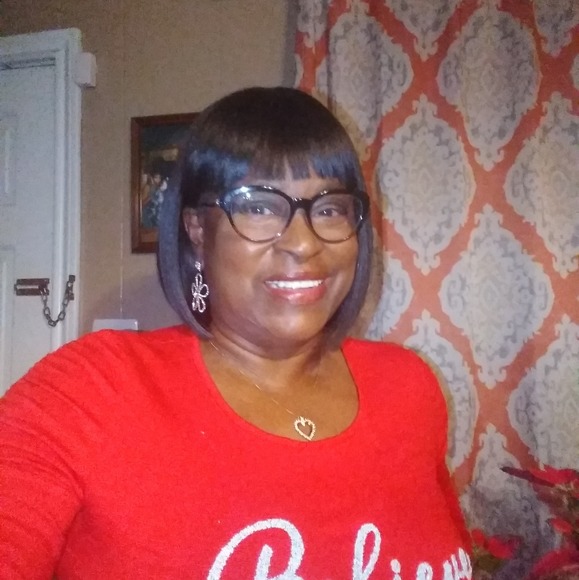 Profile Picture of Sharron Pettice (@spettice2) on Poshmark