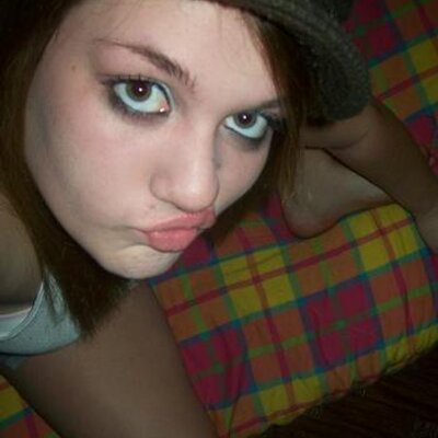 Profile Picture of Cassandra Coop (@lovelykiwi123) on Twitter