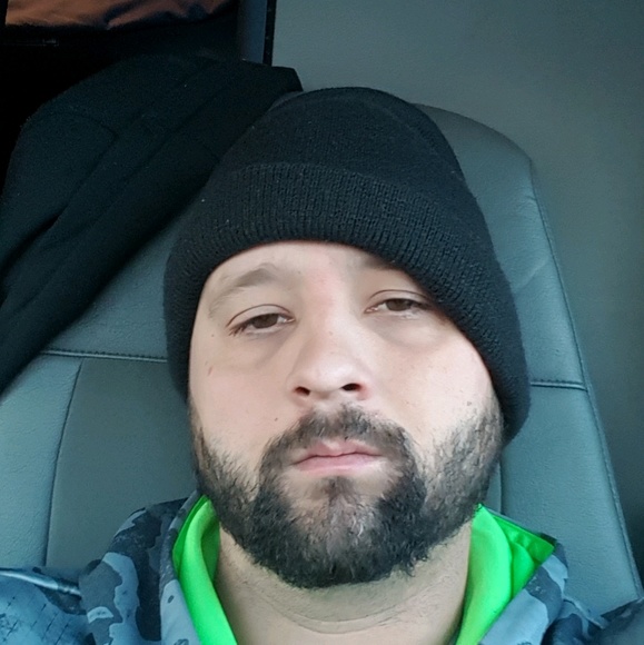 Profile Picture of Darren Zbiegien (@darrenz28z) on Poshmark