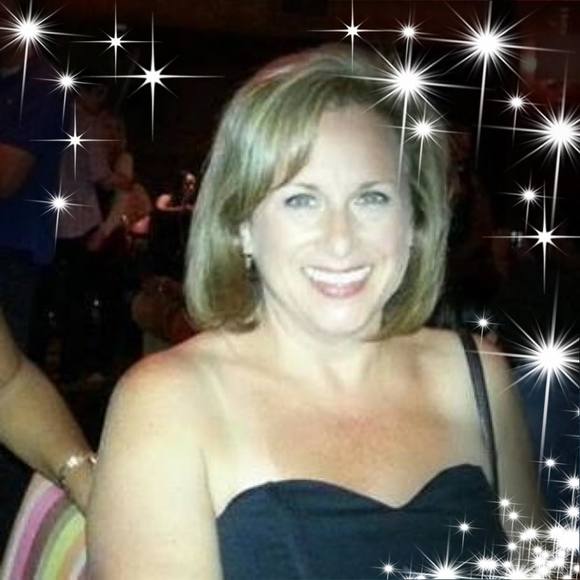 Anna Sanmiguel - Poshmark Profile Picture of Anna Sanmiguel (@annasanmiguel) on Poshmark